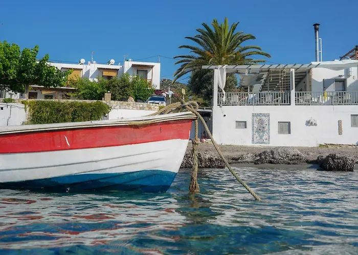 Τo Κamari